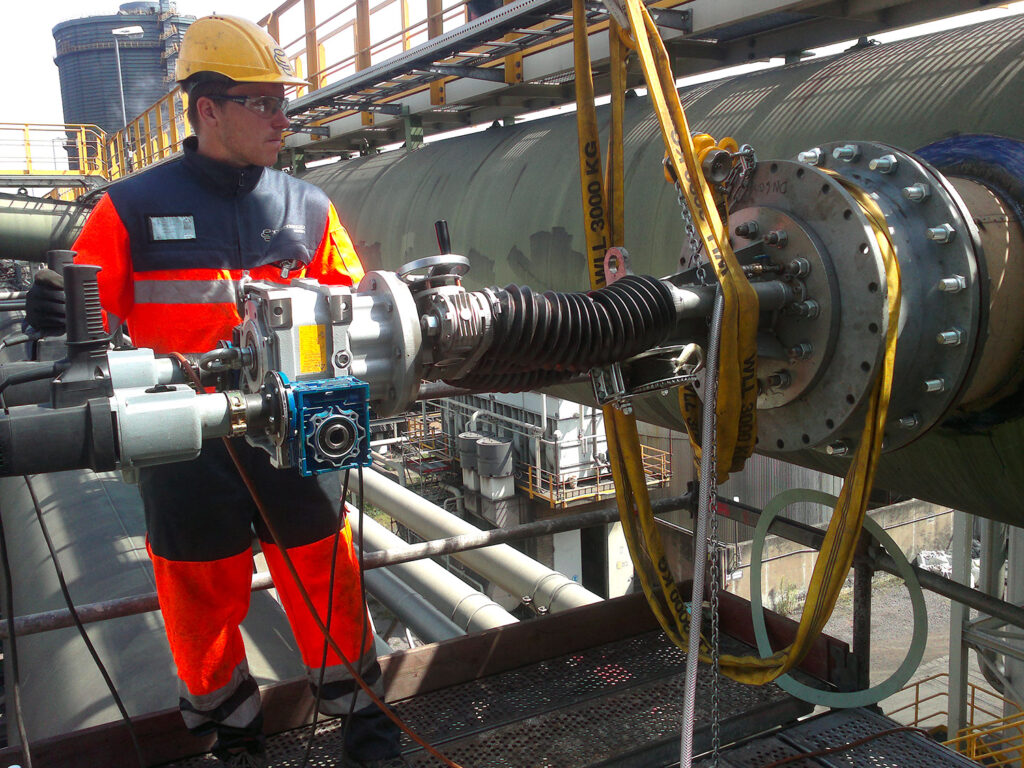 Hot tapping companies in Dubai performing live pipeline drilling